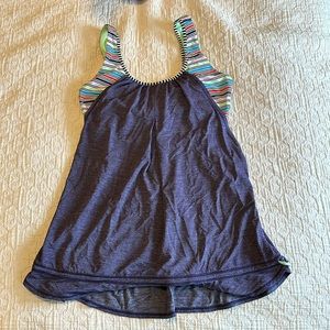 Lululemon workout tank build in bra